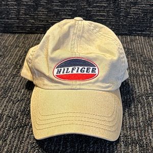 Relaxed fit Vintage Tommy Hilfiger cap with leather strap for sizing.